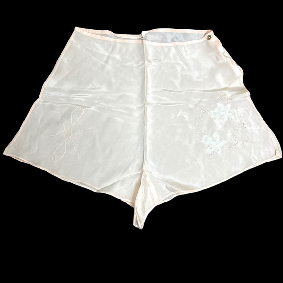 unknown Other - Vintage Womens Tap Pants Embroidered Floral Applique Delicate Silk Pale Pink